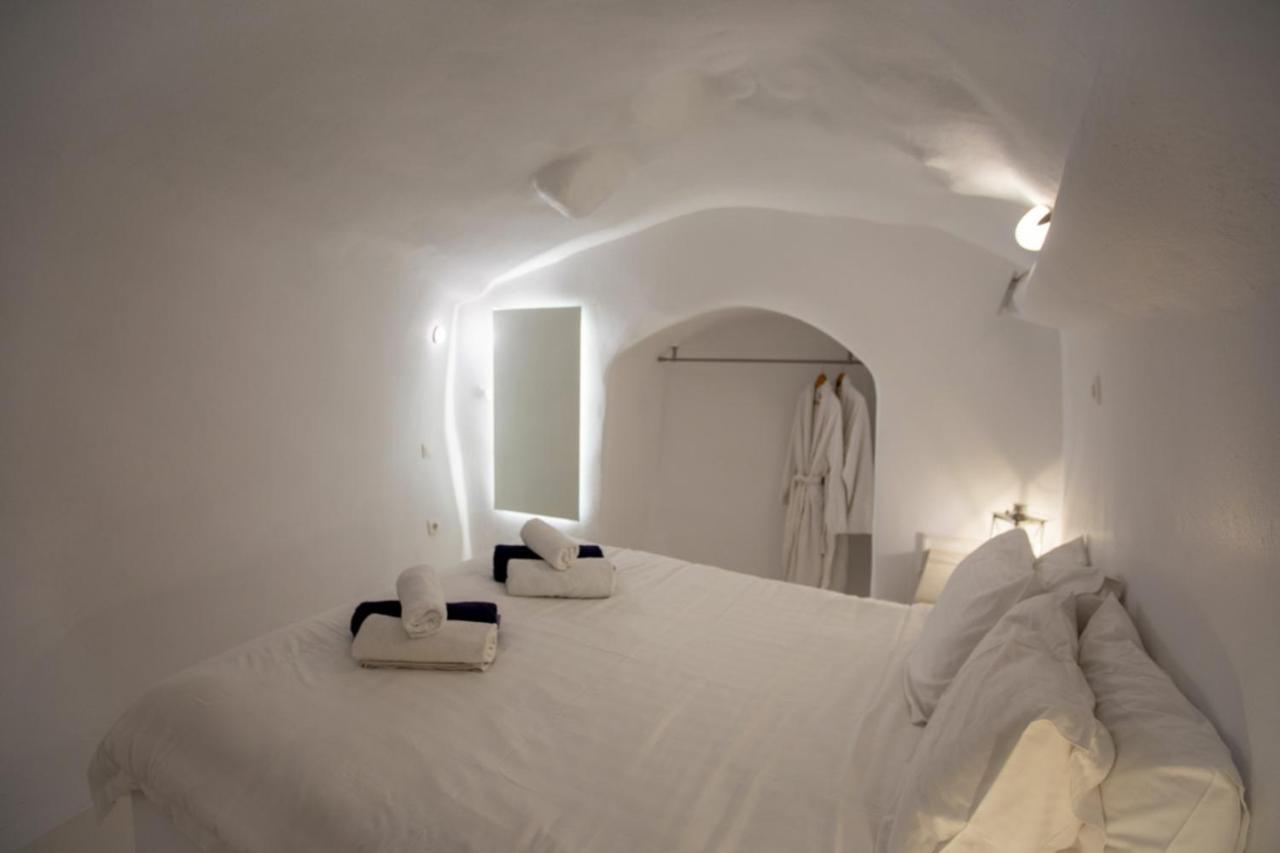 Sunset View Villa Santorini - With Outdoor Jacuzzi Firostefani Exterior photo
